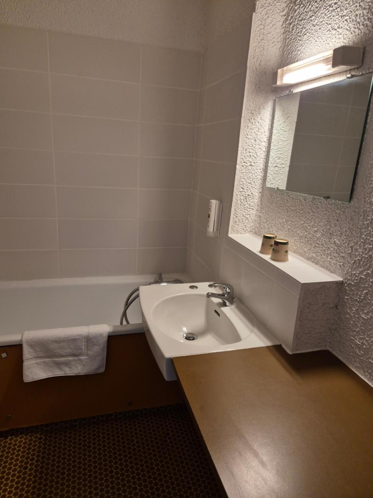 Le Hotel 2*