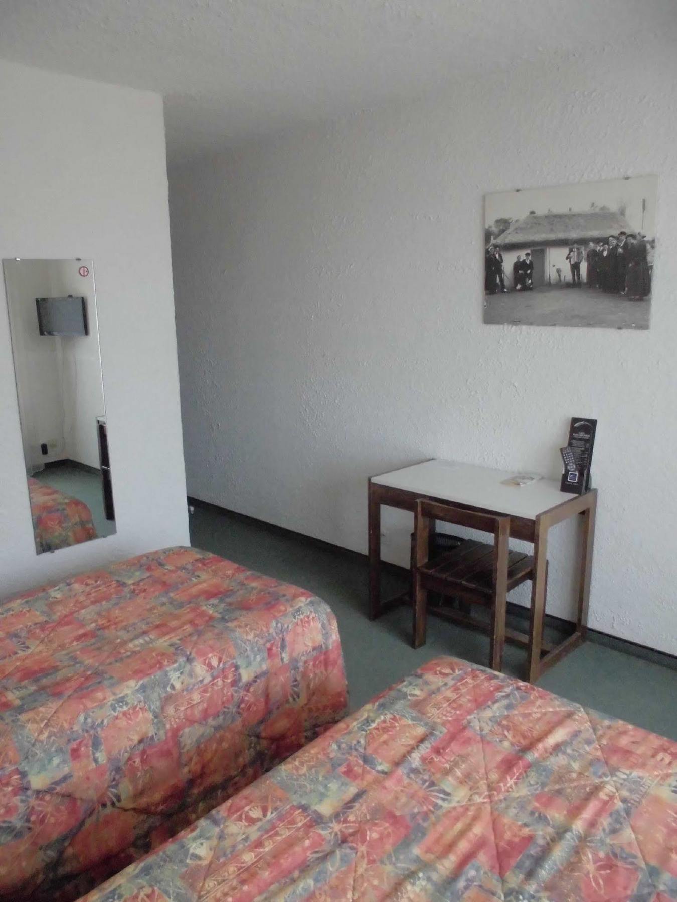 Le Quai 9 , Ex Le Hotel 2*
